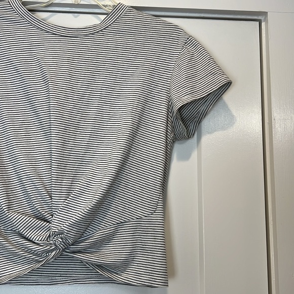 Lush Black and White Crop knitted Front T-Shirt size small. - Picture 7 of 10